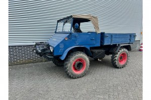 Mercedes-Benz Unimog Bosbouw lieren voor en achter