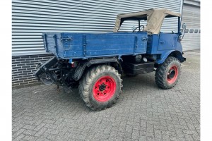 Mercedes-Benz Unimog Bosbouw lieren voor en achter